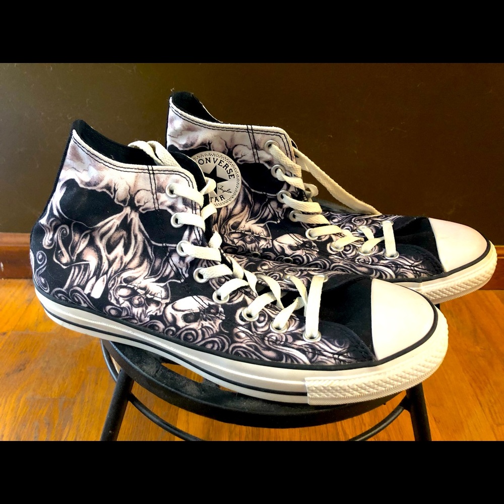 Black skull Chuck Taylors (minimal wear, like new)